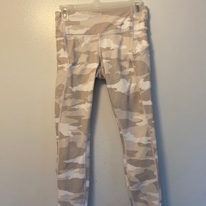 Athleta Elation 7/8 Leggings Tights Camo Cream/Beige Zipper Pockets Sz. XSP New